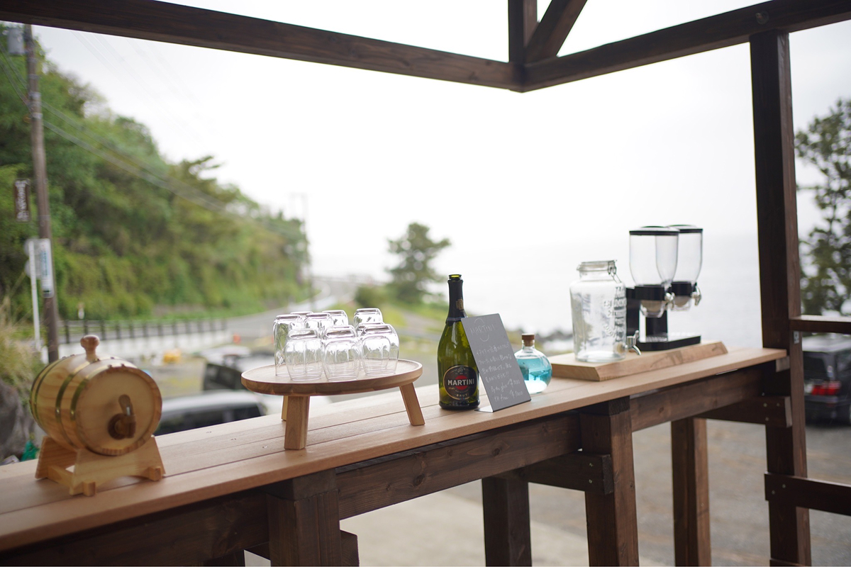 ダイビング後の乾杯も、海を眺めながら！