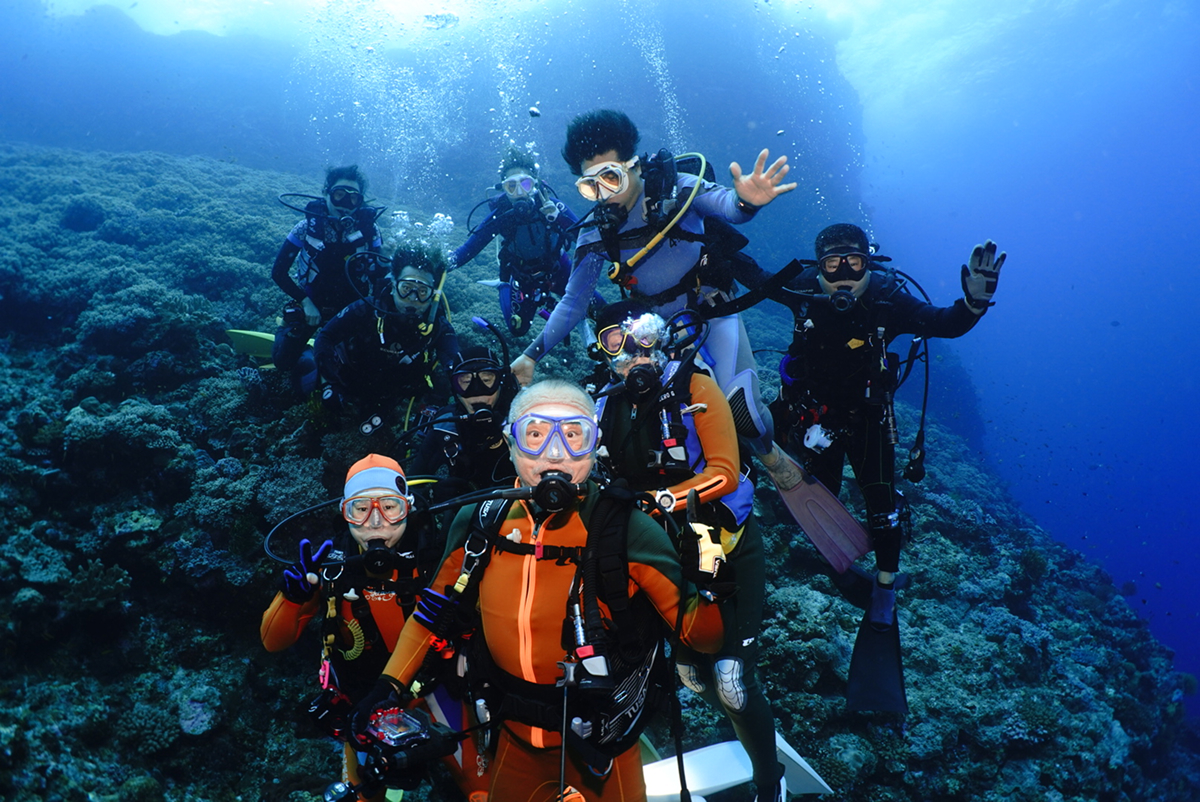 水中でもこの笑顔！SCUBA PRO SHOPのツアーは、最高の仲間と忘れられない思い出を作れます！
